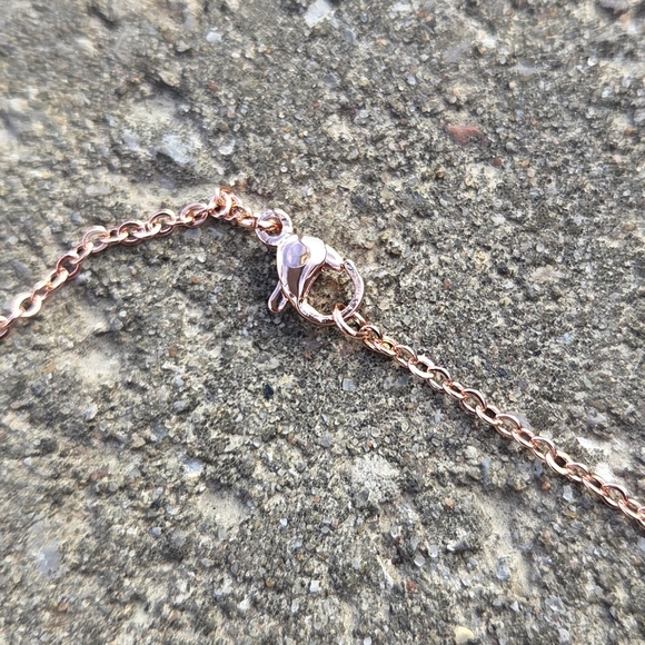 Rose Gold Plated Floral Pendant Necklace NWOT - Picture 4 of 4